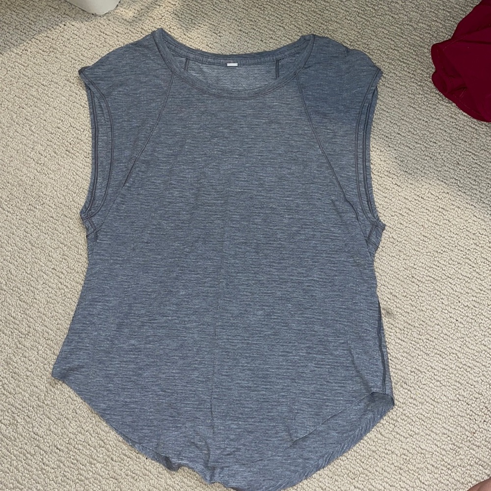 Lululemon breathable workout tank size 4